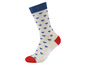 Graue Socken mit blauen Herzen und rotem Puma-Logo.
