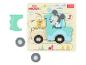 Ein Holzpuzzle mit Mickey Mouse und Pluto in einem Auto, hergestellt von Trefl.