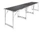 Langer klappbarer Campingtisch mit schwarzer Platte und Aluminiumbeinen.