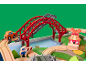 Holzspielzeug-Eisenbahnset mit roter Brücke, orangefarbenem Auto und Windmühle.