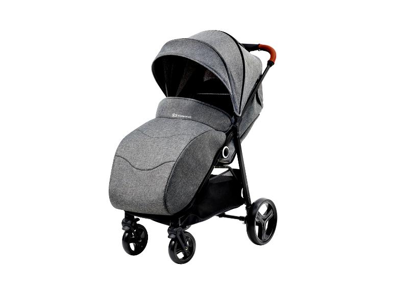 Grauer Kinderwagen mit Verdeck und braunem Griff auf weißem Hintergrund.