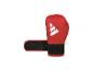 Roter Boxhandschuh mit weißem Logo und schwarzem Klettverschluss.