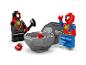Zwei LEGO Spider-Man und Miles Morales Figuren mit einer Truhe voller roter Edelsteine.