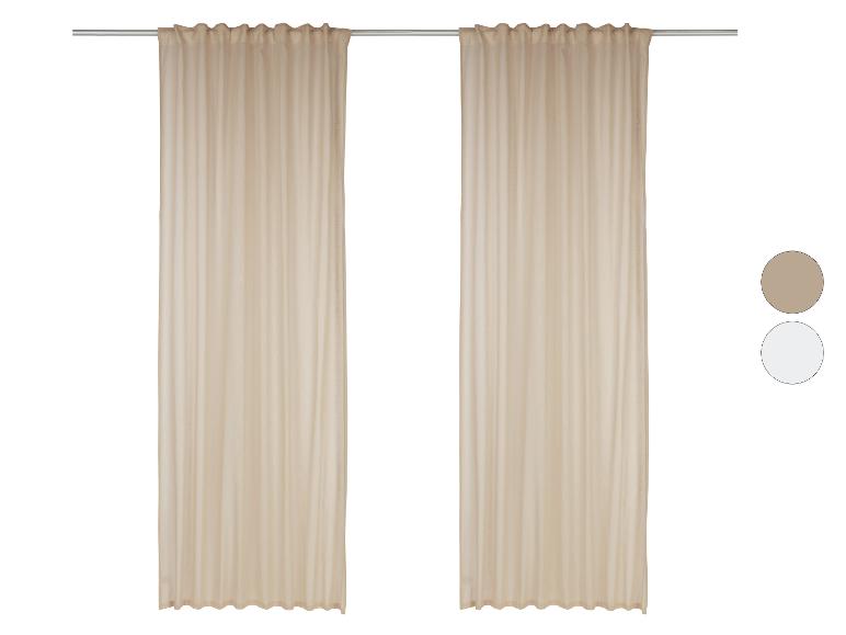 Beige, transparente Vorhänge an einer Stange, erhältlich in Beige und Weiß.