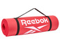 Eine rote Reebok Yogamatte mit Tragegurt.