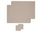 Beige rechteckige Tischsets und quadratische Untersetzer