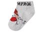 Graue Kindersocke mit einem Cartoon-Hund mit rotem Hut und dem Wort „PATROL“.