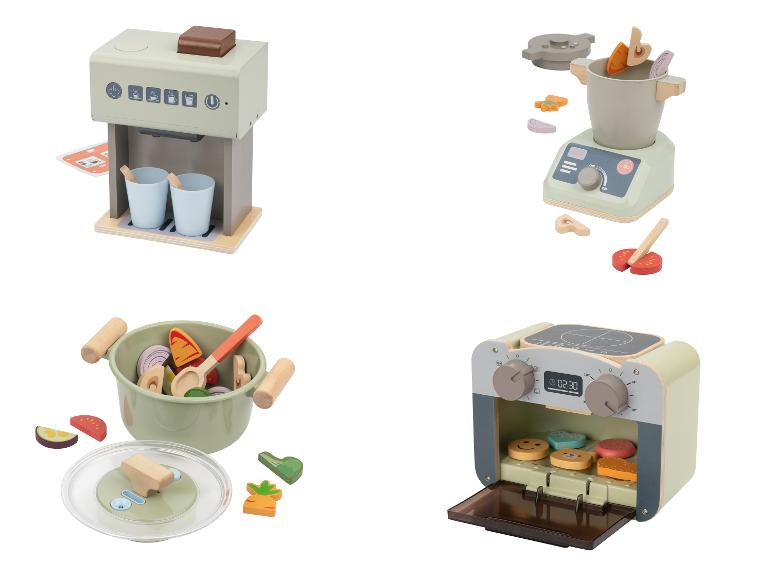 Spielküchengeräte aus Holz: Kaffeemaschine, Mixer, Topf und Backofen.