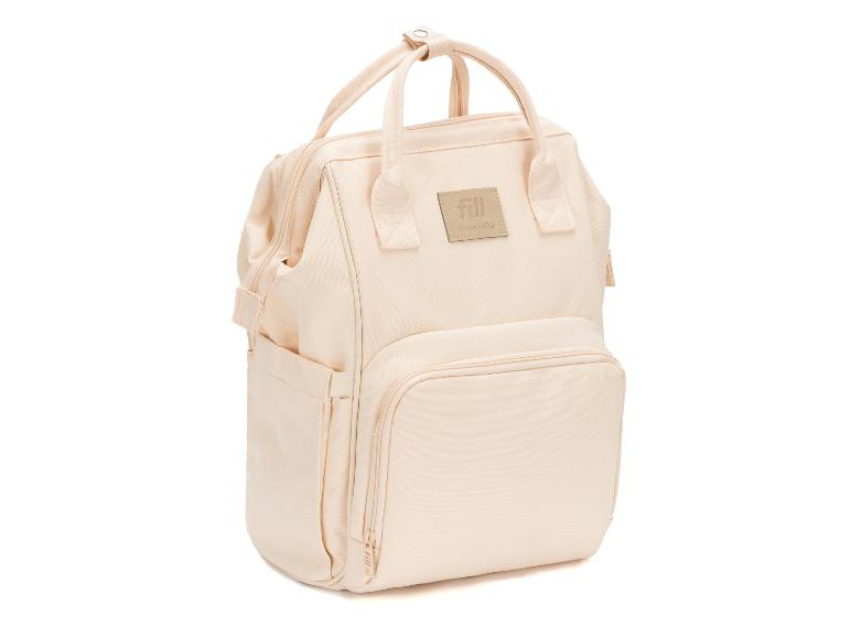 Hellcremefarbener Rucksack mit dem Logo „fill since 1993“ auf einem quadratischen Etikett.