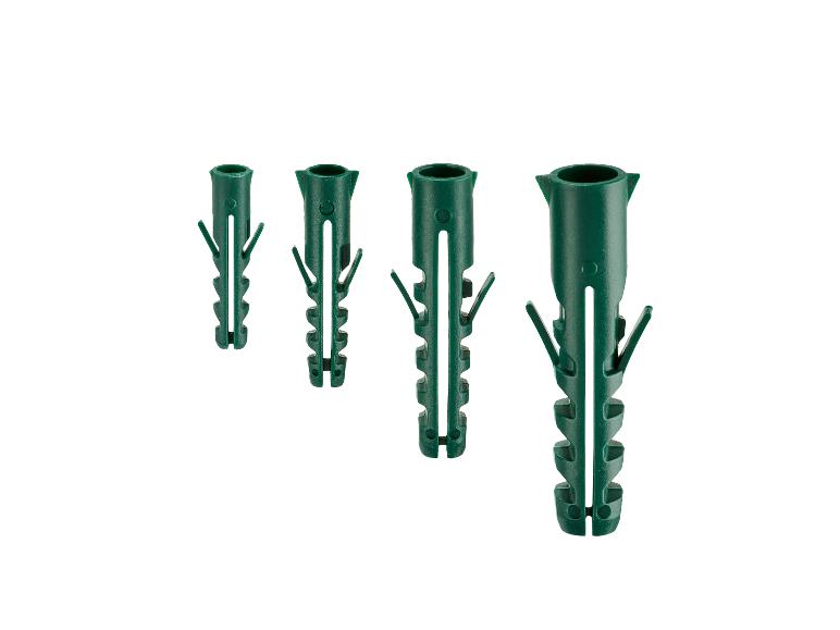 Vier grüne Kunststoffdübel in verschiedenen Größen, diagonal angeordnet.
