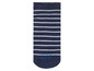 Blau-weiße gestreifte Socken.