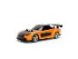 Orange-schwarzes Spielzeugauto mit Spoiler.