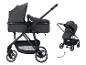 Grauer modularer Kinderwagen mit Babywanne und Sitz, mit einem Pfeil, der das Zusammenklappen anzeigt.