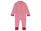 Ein rot-weiß gestreiftes Baby-Overall.