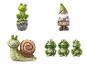 Gartenfiguren mit Fröschen, einer Schnecke und einem Zwerg mit einem 'Willkommen'-Schild.