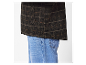 Herren-Karo-Jacke und Jeans.