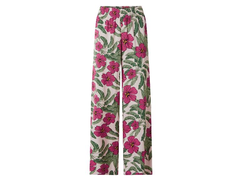 Damen-Hose mit weitem Bein und tropischem Muster aus rosa Hibiskus und grünen Blättern.