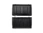 Offener Sandwichmaker mit schwarzen Grillplatten.