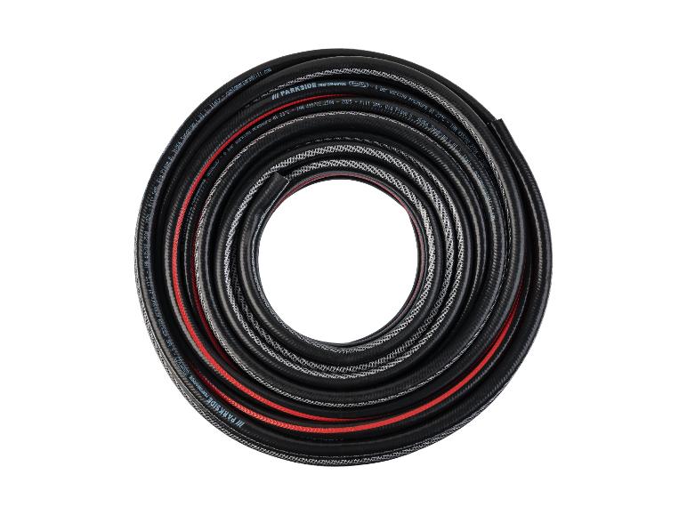 Schwarzer Parkside Performance Gartenschlauch, 13 mm (1/2'), 6 bar Arbeitsdruck, aufgerollt.