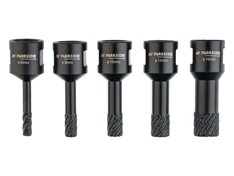 Set aus fünf schwarzen Bohrern in verschiedenen Größen.