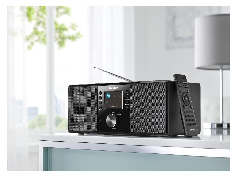 Karcher Digitalradio mit Fernbedienung auf einem weißen Tisch, heller Raumhintergrund