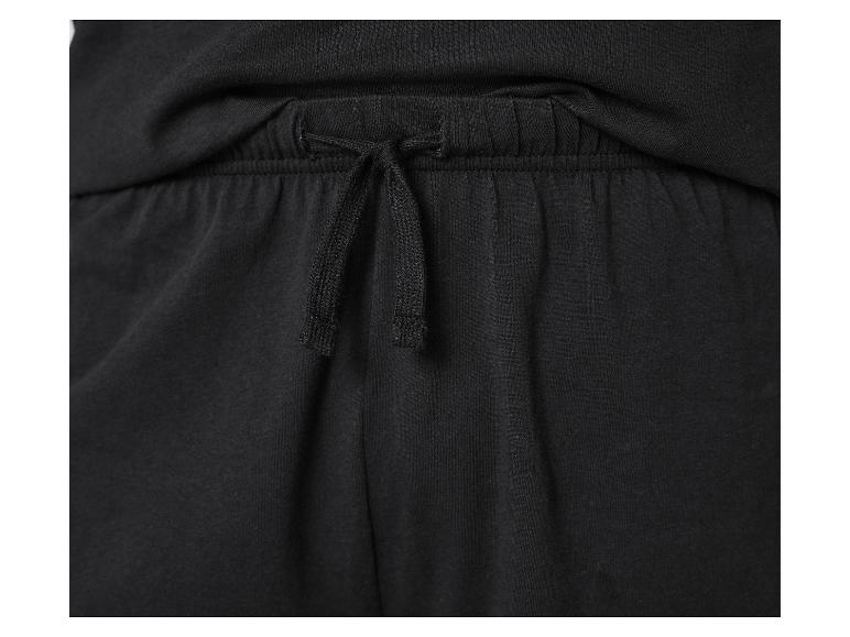 Detail des elastischen Bundes mit Kordelzug einer schwarzen Jogginghose.