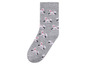Graue Socken mit Kaninchenmuster.