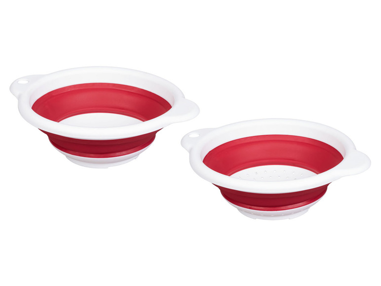 Zwei rote und weiße faltbare Siebe.