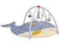 Baby-Gym mit walförmiger Matte und Hänge-Spielzeug, wie Oktopus und Seepferdchen.
