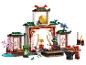LEGO Ninjago Set mit Tempel, Gong, Minifiguren und Trainingszubehör.