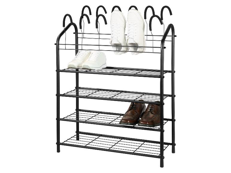 Schwarzes Metallschuhregal mit vier Ablagen und Aufhängehaken, mit weißen Sneakern und braunen Schuhen.