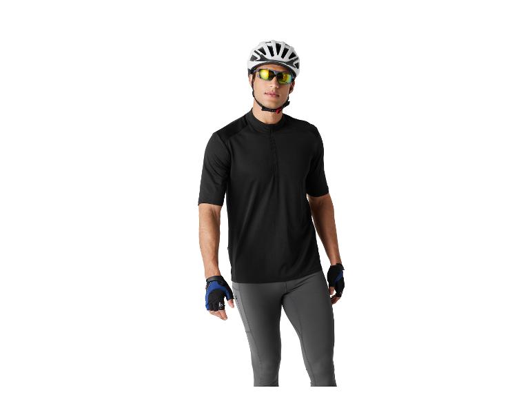 Mann in schwarzem Radtrikot, grauer Radhose, weißem Helm und Sonnenbrille.