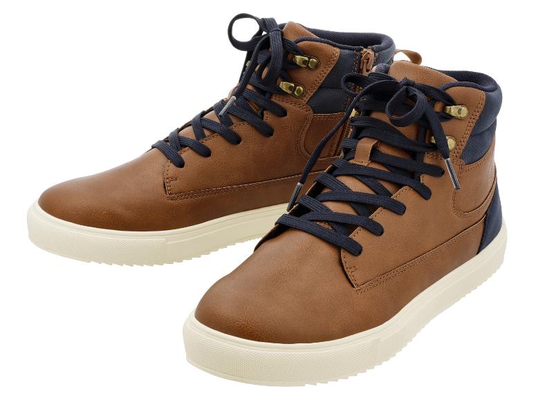 Paar braune und marineblaue High-Top-Sneaker mit weißen Sohlen und dunklen Schnürsenkeln