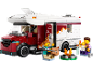 Spielzeug-Wohnmobil mit Figuren, Lagerfeuer und Zubehör.