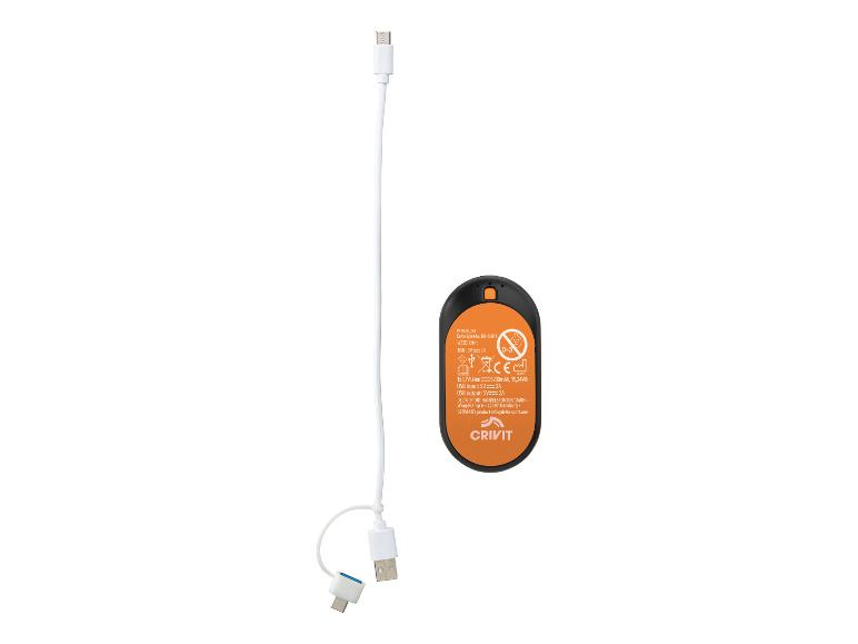 Tragbare Powerbank mit weißem Ladekabel und mehreren Anschlüssen.