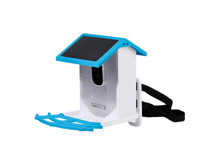 Weiß-blaues smartes Vogelhaus mit Kamera und Solarpanel.