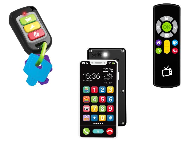 Ein Spielzeugtelefon, -schlüssel und -fernbedienung mit Knöpfen für verschiedene Funktionen.