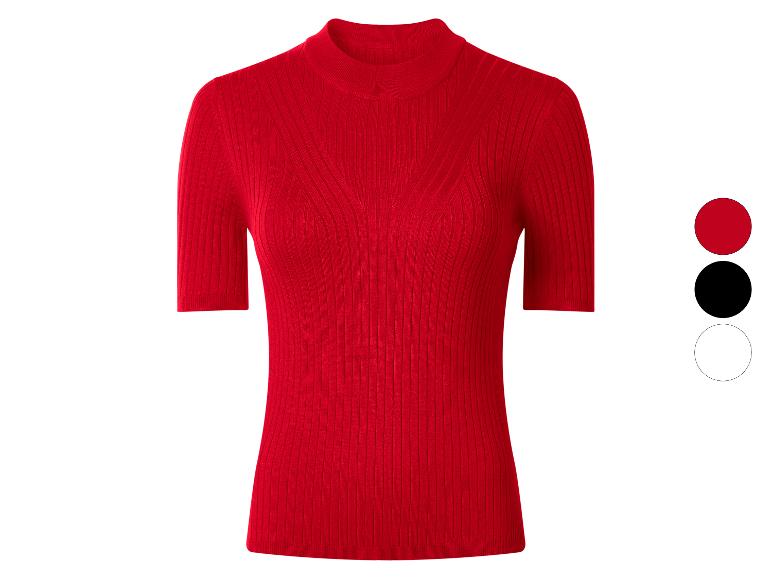 Rotes geripptes Damen-Shirt mit kurzen Ärmeln und Stehkragen, auch in Schwarz und Weiß erhältlich.