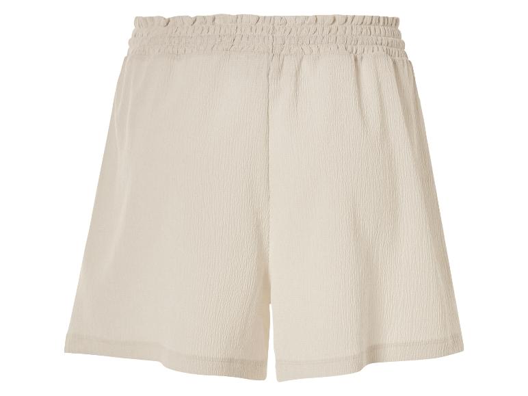 Beige Shorts mit elastischem Bund.