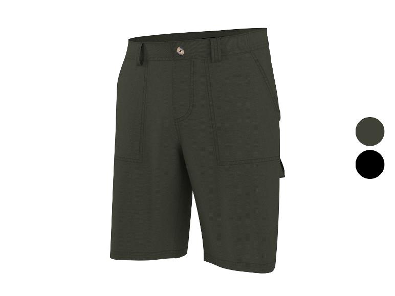 Dunkelgrüne Shorts mit Taschen und Knopf, mit dunkelgrünen und schwarzen Farbmustern.