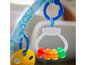 Baby-Spielbogen mit bunten Rasseln und einem Ring.