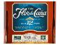 Nahaufnahme des Etiketts einer Flasche Flor de Caña 12 Jahre alter Rum.