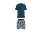 Blaues T-Shirt und gestreifte Shorts.