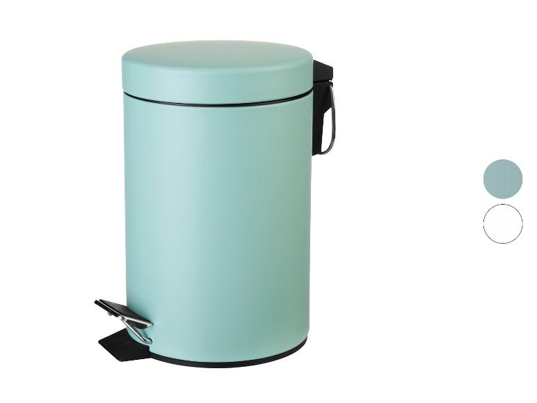 Mintgrüne Pedaleimer: Retro-Design.