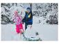 Zwei Kinder spielen im Schnee und tragen LUPILU® Kleinkinder Schneehosen.