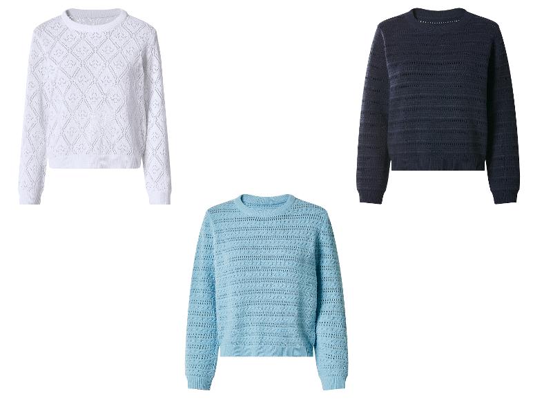 Drei Damenpullover mit Lochmuster in Weiß, Blau und Dunkelblau.