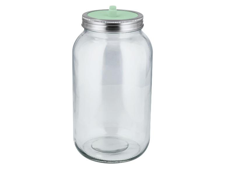 Transparentes Glasgefäß mit Metalldeckel und grünem Keimlingseinsatz.