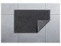 Graue Badezimmermatte mit Textur