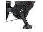 Nahaufnahme eines E-Bike-Pedals und einer Kette mit Mittelmotor.
