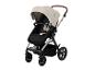 Beiger und schwarzer Kinderwagen mit braunem Griff und großen Rädern